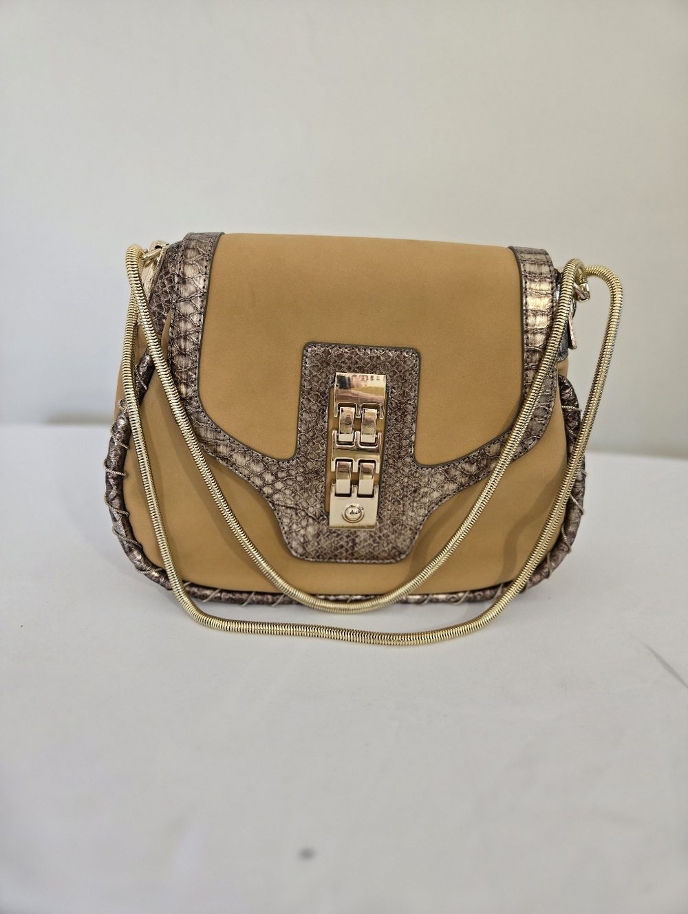 Chic Tan Shoulder Bag with Gold Chain and Snakeskin Trim